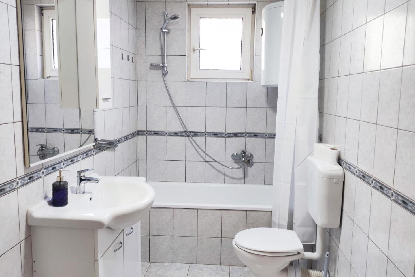 Farah Apartment