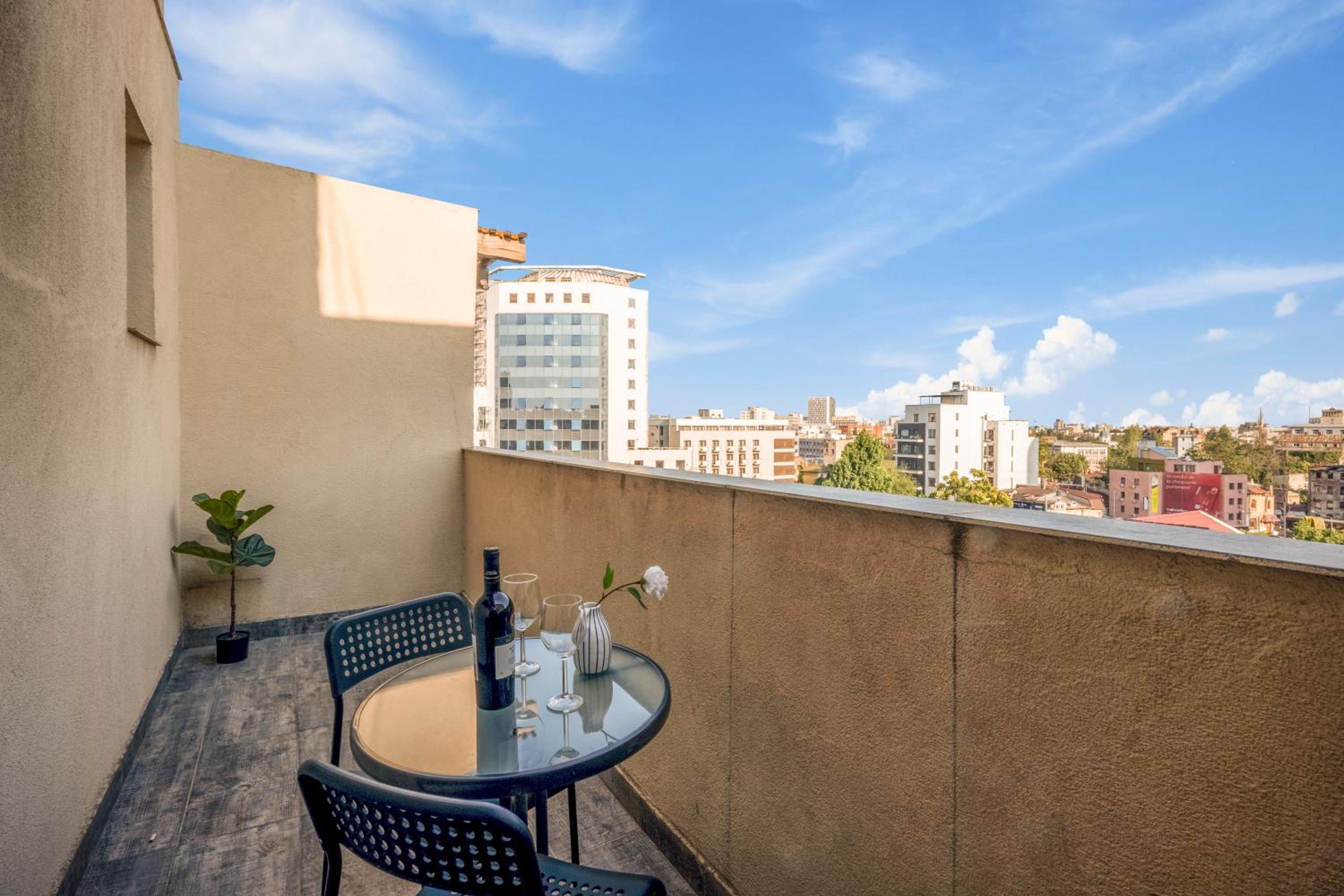 City Lights Retreat - Panoramic Terrace