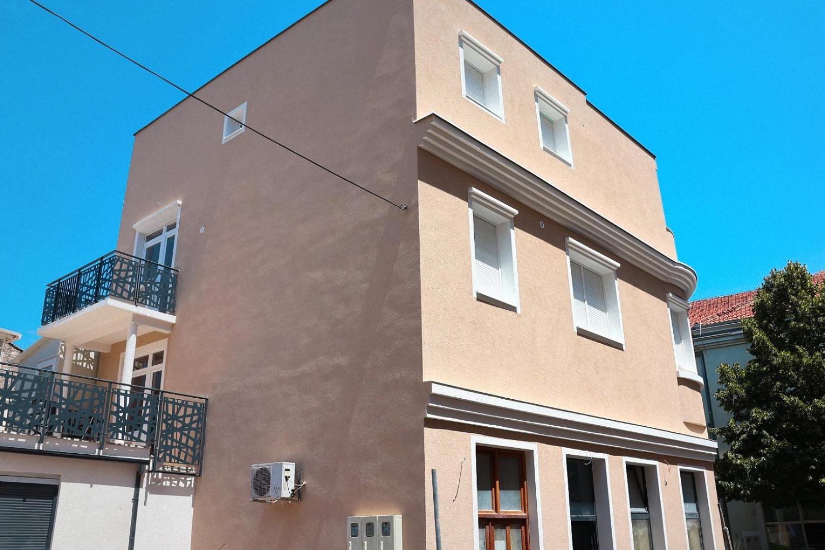 Apartments and rooms Monaco