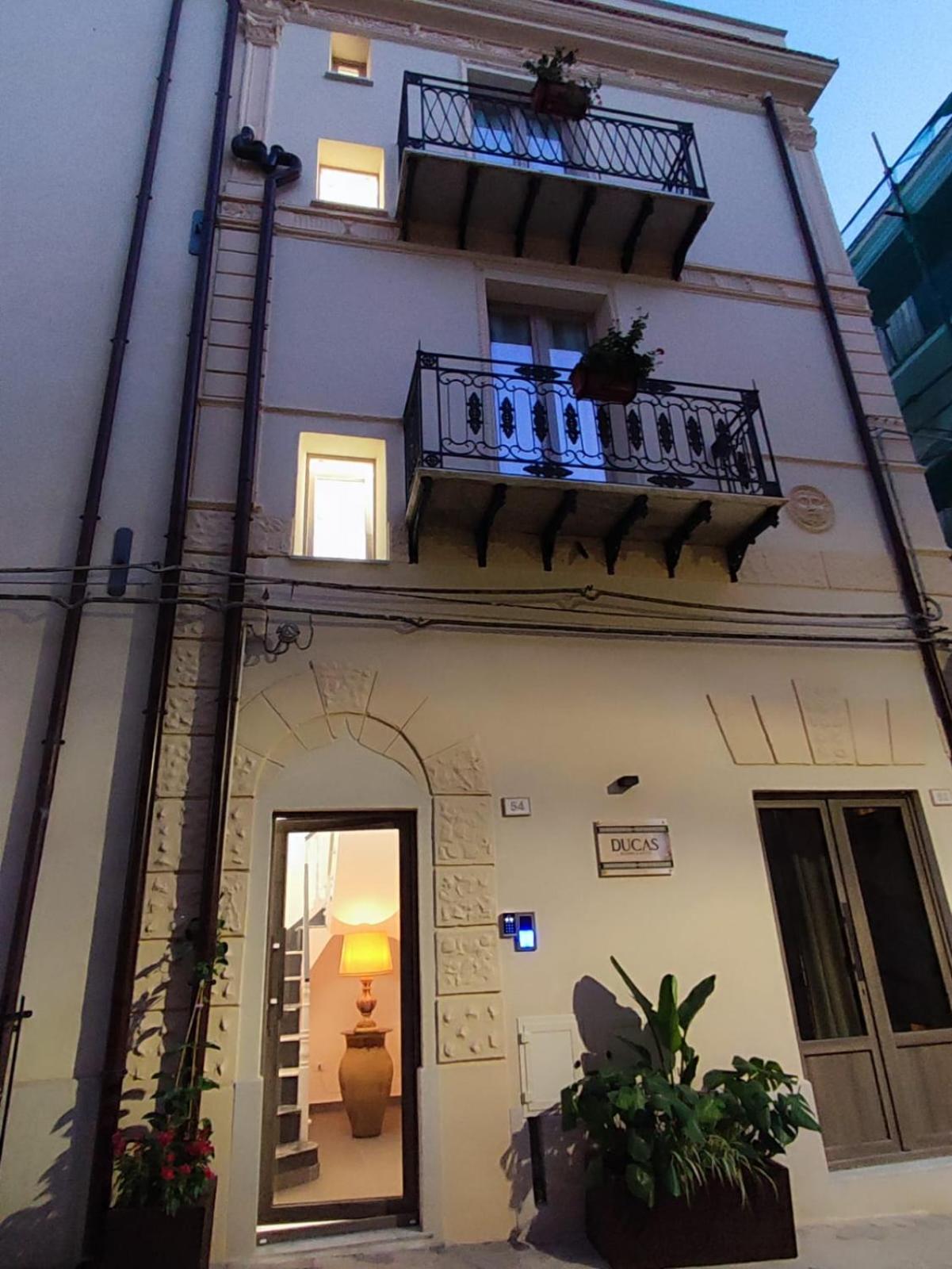 Ducas Rooms and Suite view 5