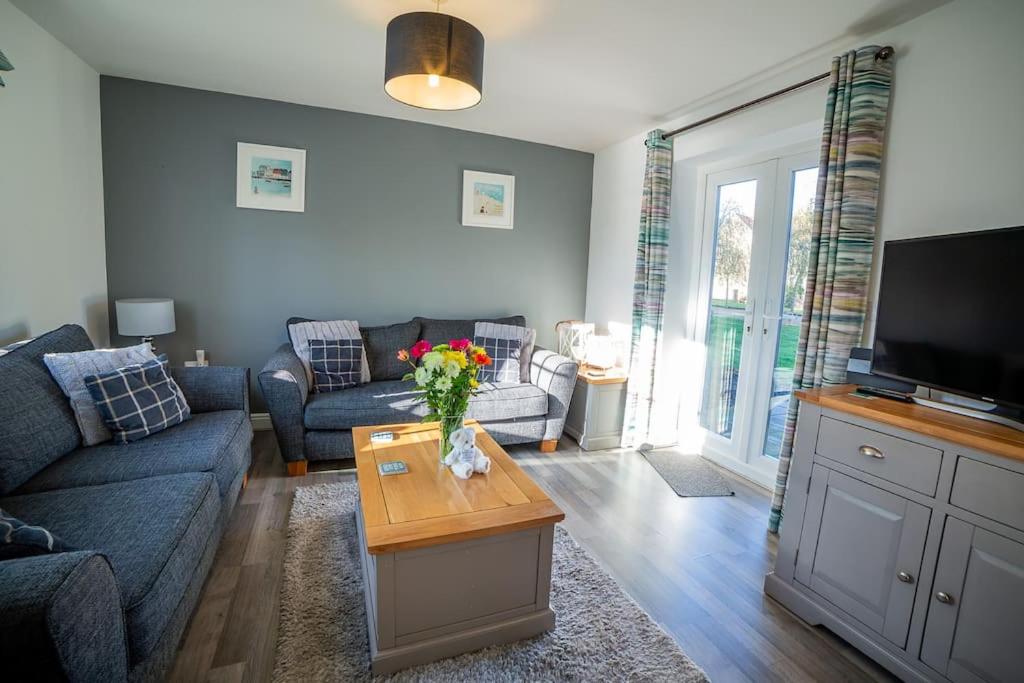 The Rockpools, 2 cottages at The Bay holiday village, Filey, dog friendly, sleep 12 view 2