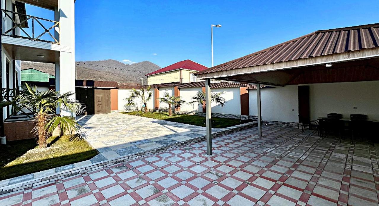 FM charlet