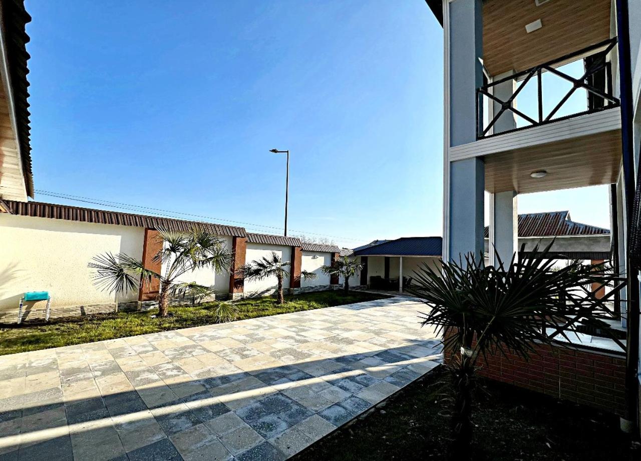 FM charlet