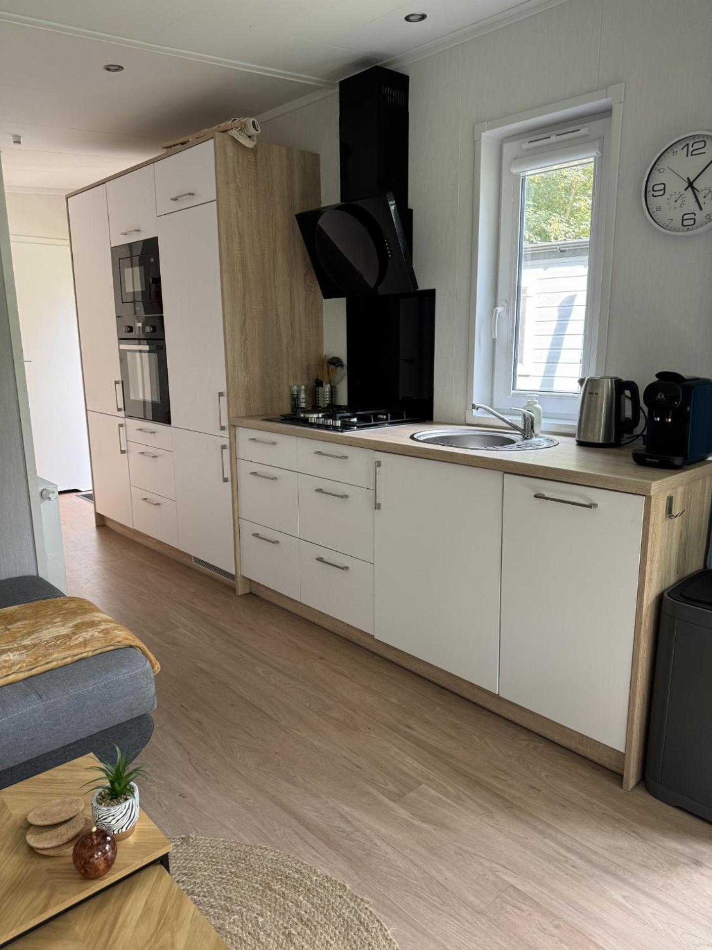 XaBo nr 129 op 5 sterren camping de Pallegarste aan de visvijver! view 3