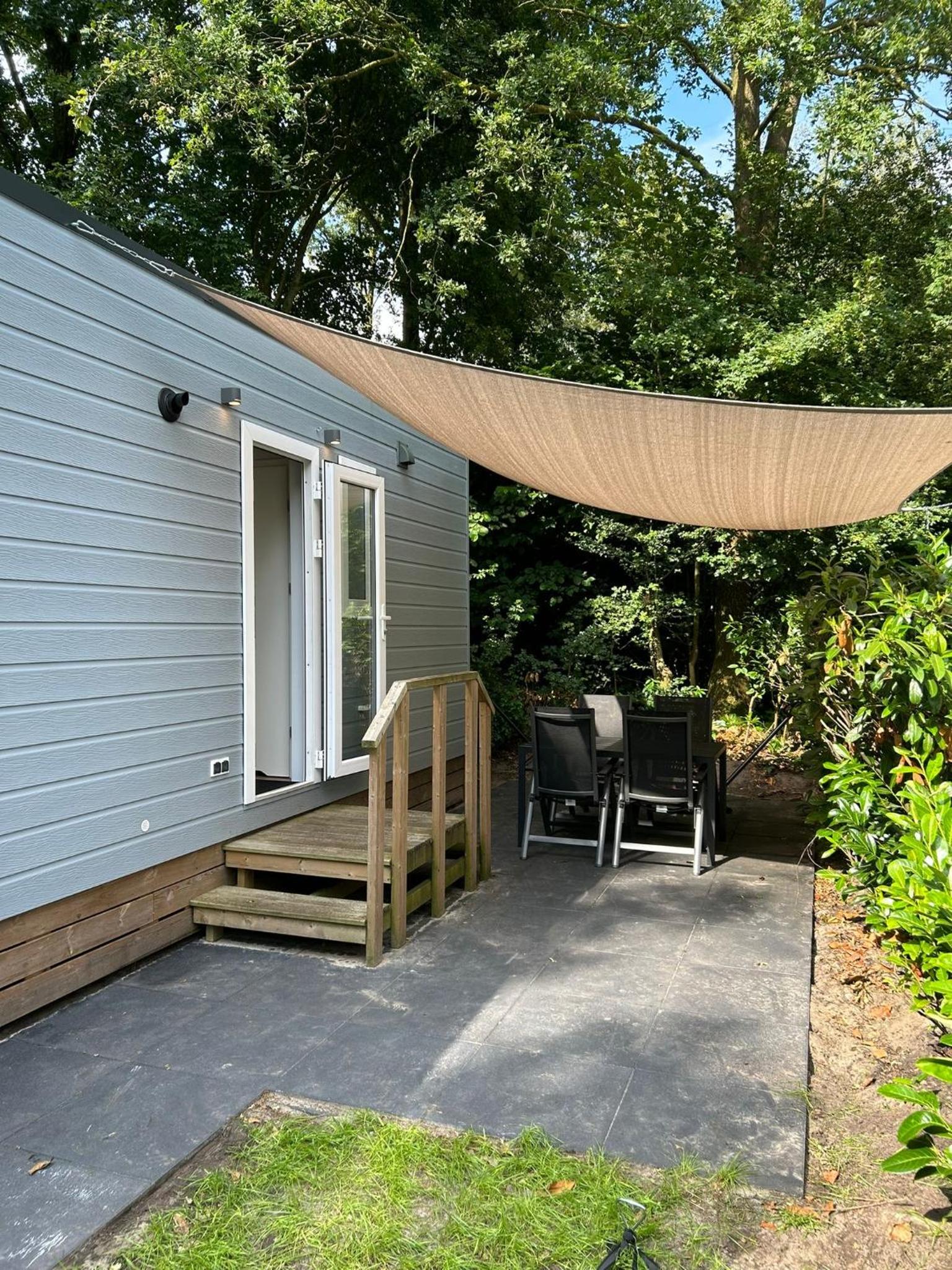XaBo nr 129 op 5 sterren camping de Pallegarste aan de visvijver! view 4