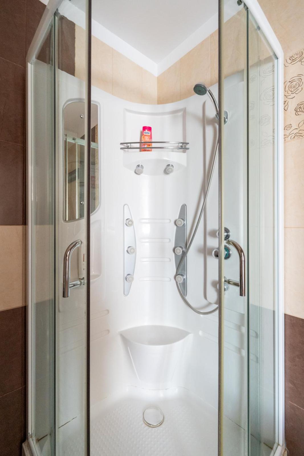 FarawayHomes Aparthotel Near Vienna Airport - Anytime Self Check-In
