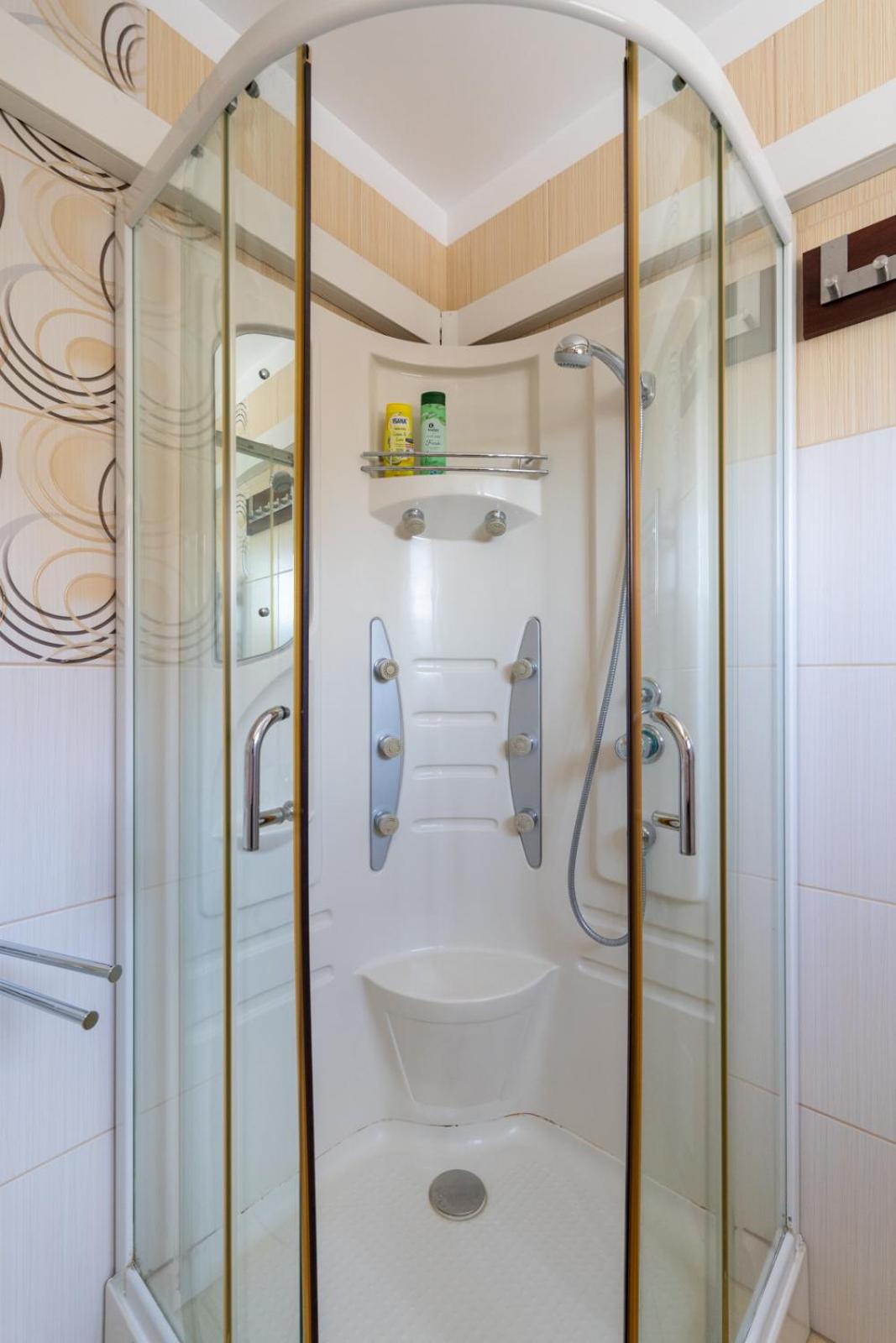 FarawayHomes Aparthotel Near Vienna Airport - Anytime Self Check-In