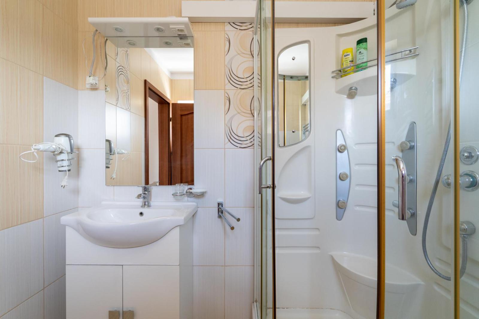 FarawayHomes Aparthotel Near Vienna Airport - Anytime Self Check-In