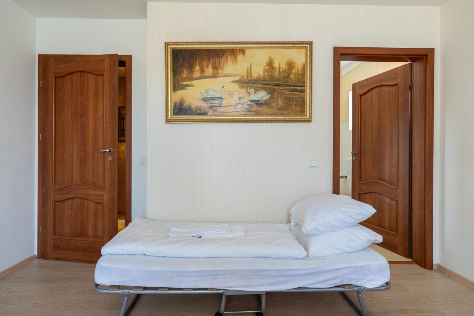 FarawayHomes Aparthotel Near Vienna Airport - Anytime Self Check-In