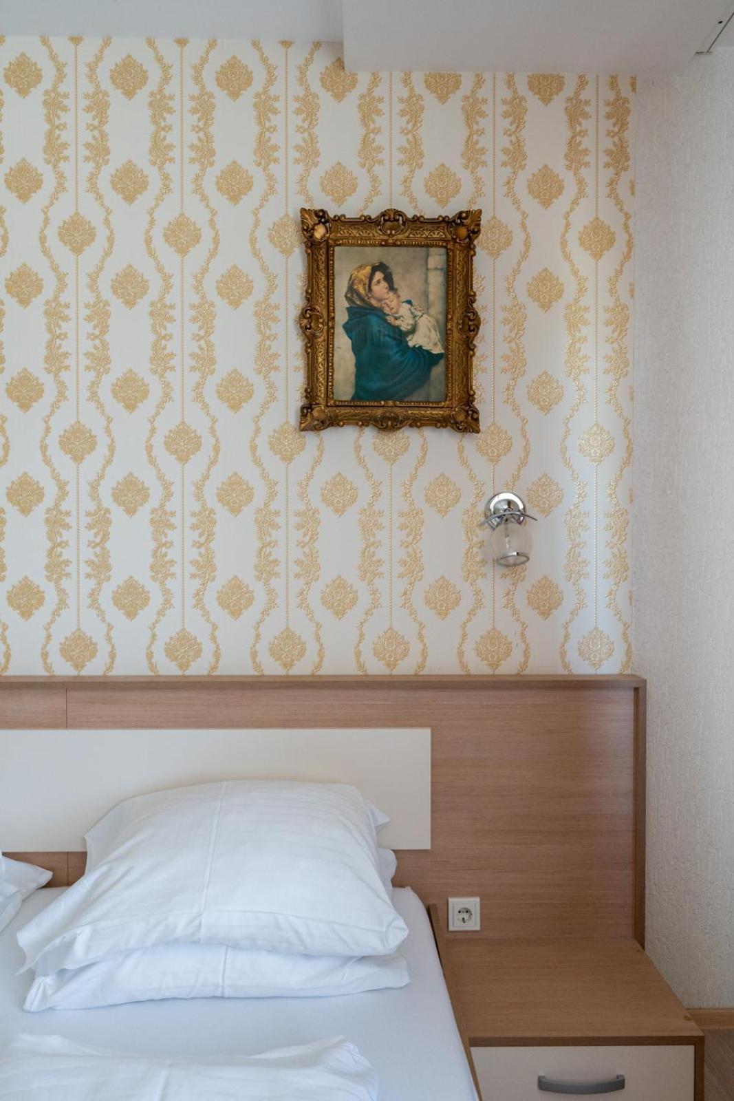 FarawayHomes Aparthotel Near Vienna Airport - Anytime Self Check-In