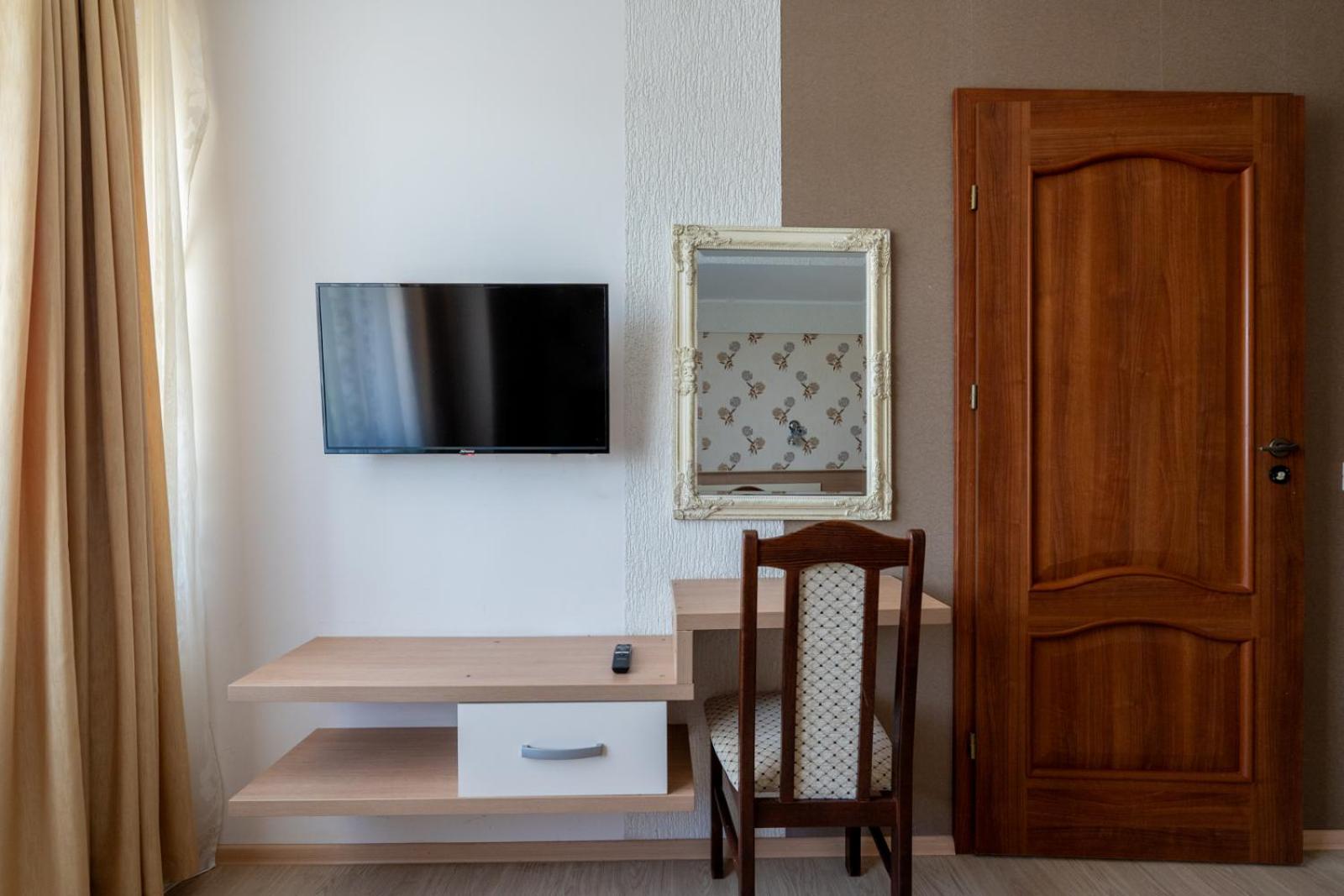 FarawayHomes Aparthotel Near Vienna Airport - Anytime Self Check-In