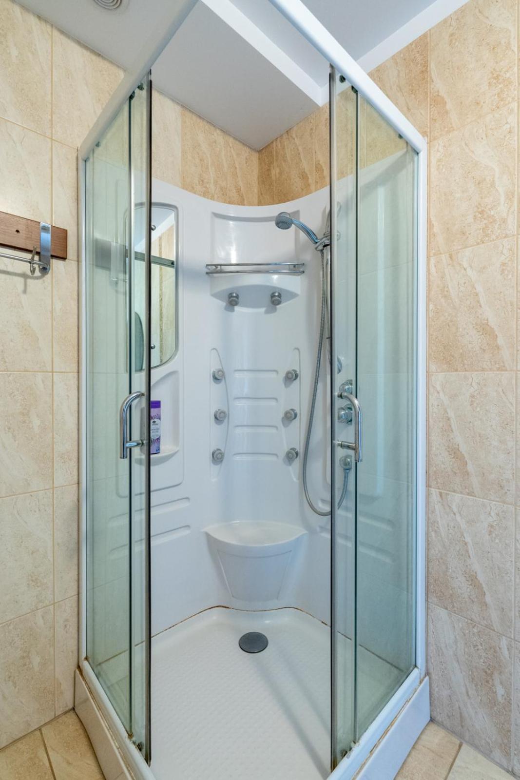 FarawayHomes Aparthotel Near Vienna Airport - Anytime Self Check-In