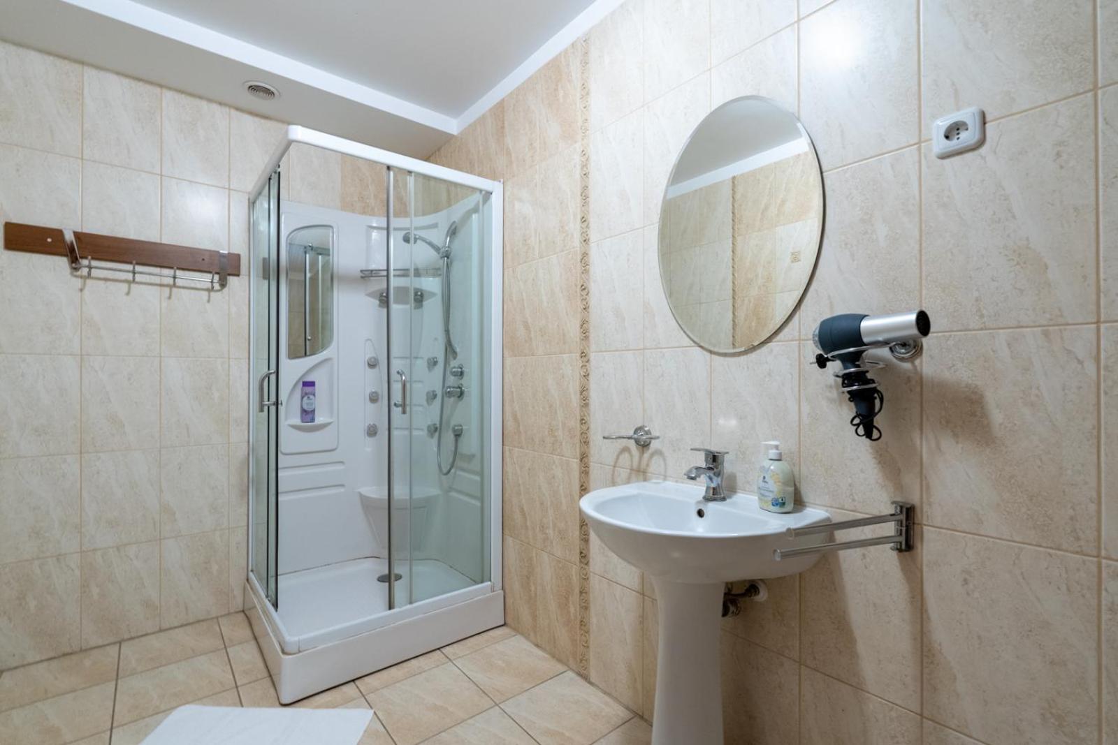 FarawayHomes Aparthotel Near Vienna Airport - Anytime Self Check-In