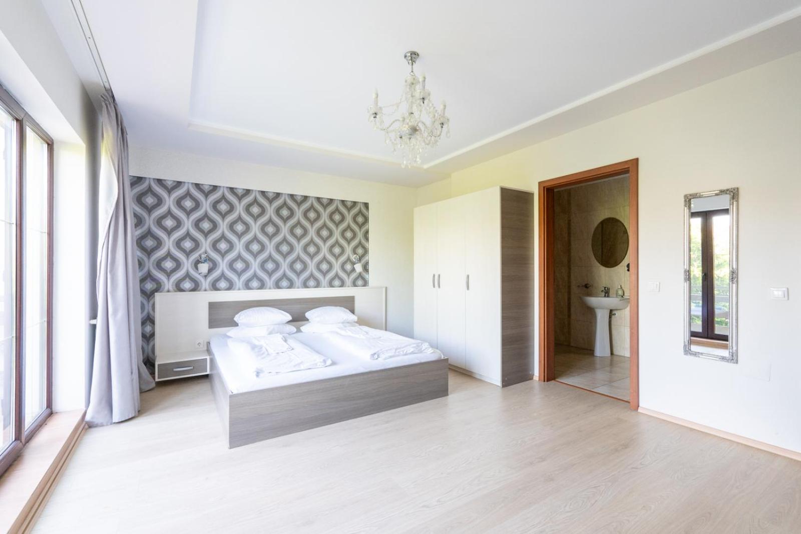 FarawayHomes Aparthotel Near Vienna Airport - Anytime Self Check-In