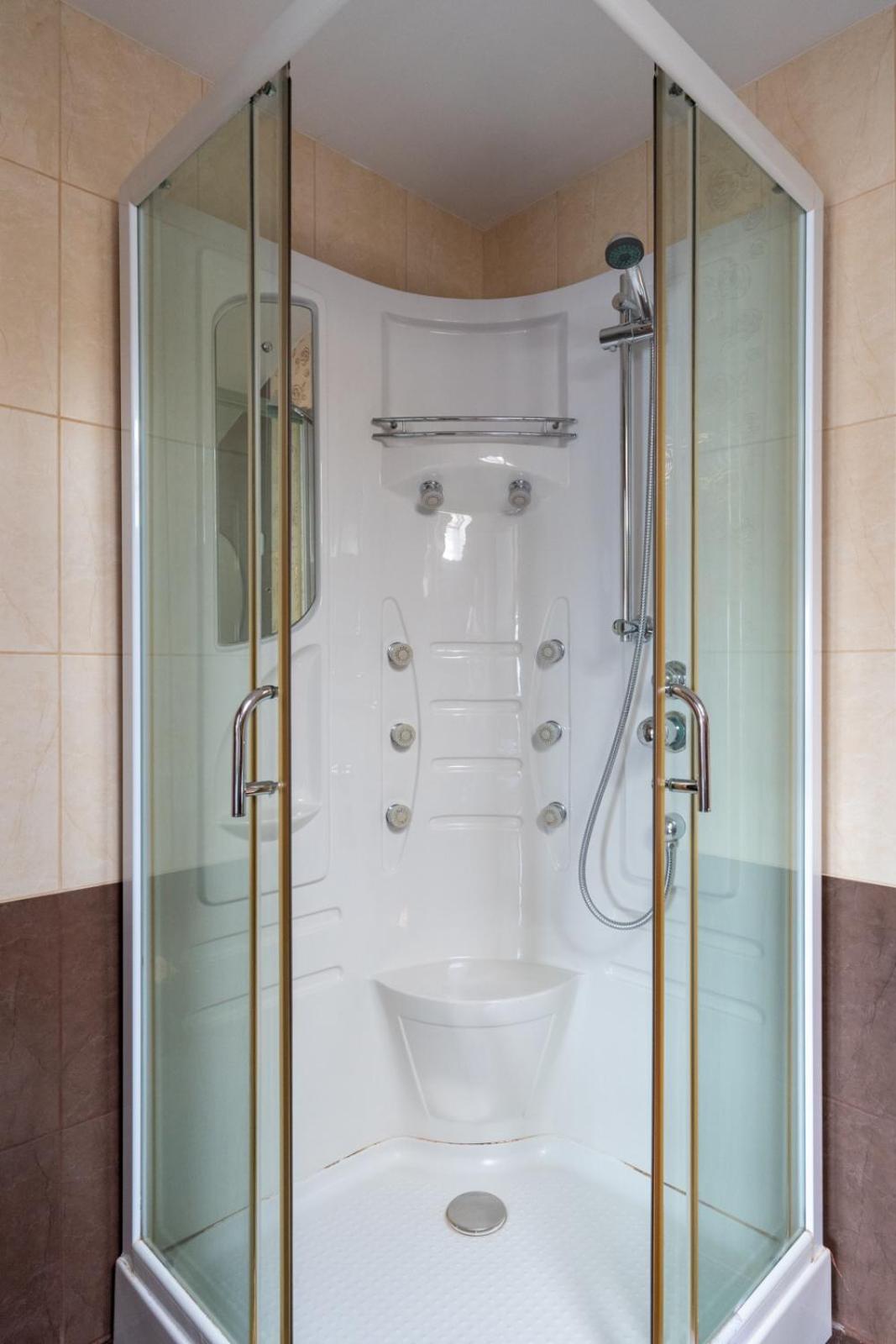 FarawayHomes Aparthotel Near Vienna Airport - Anytime Self Check-In