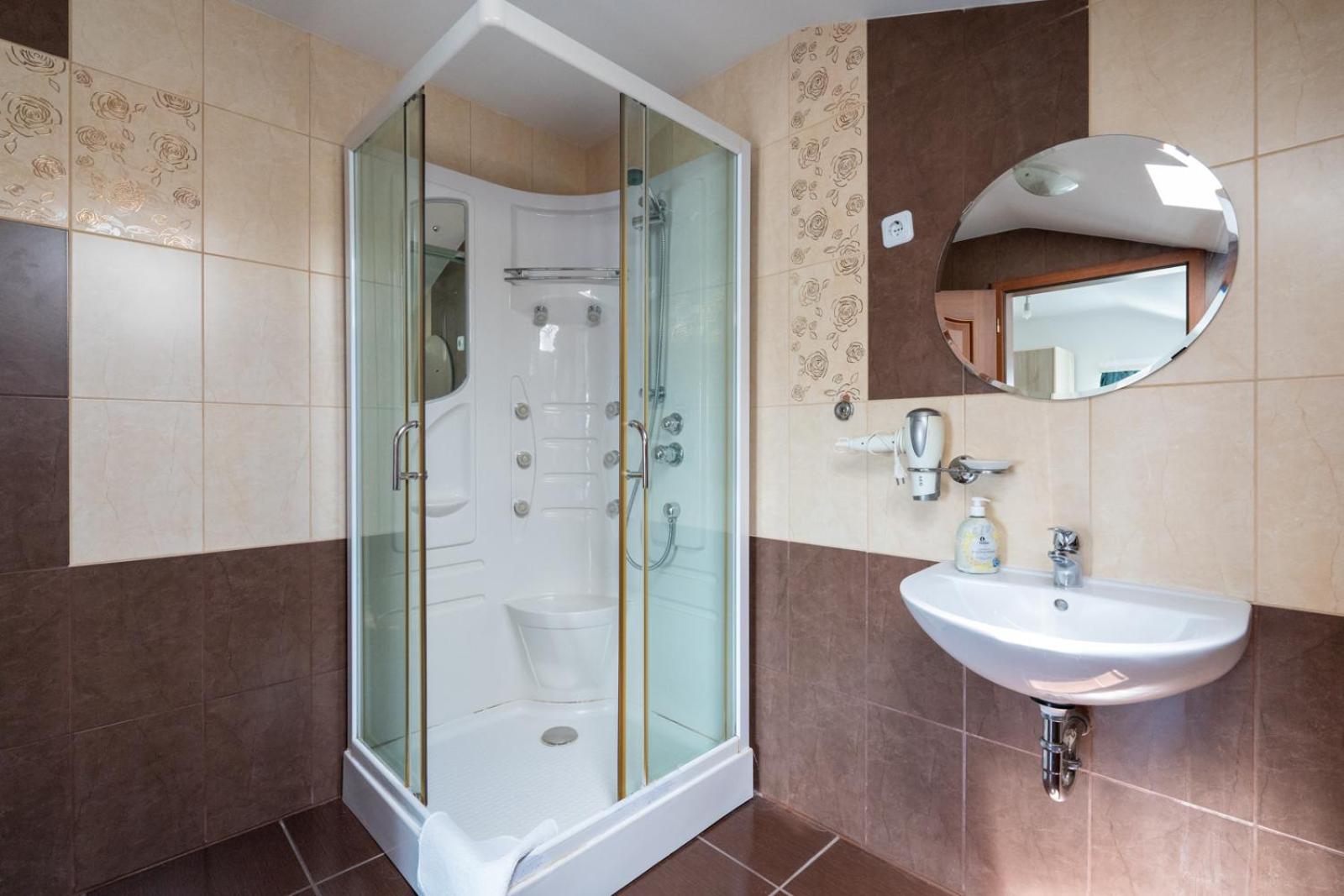FarawayHomes Aparthotel Near Vienna Airport - Anytime Self Check-In