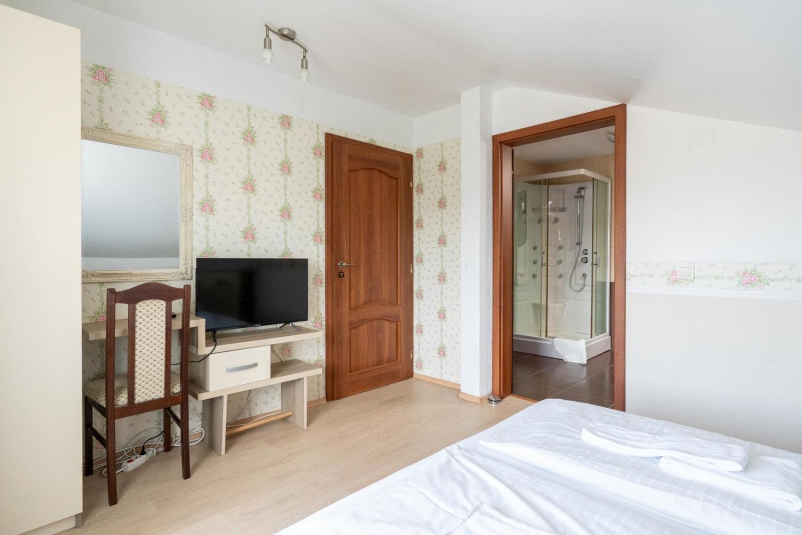 FarawayHomes Aparthotel Near Vienna Airport - Anytime Self Check-In