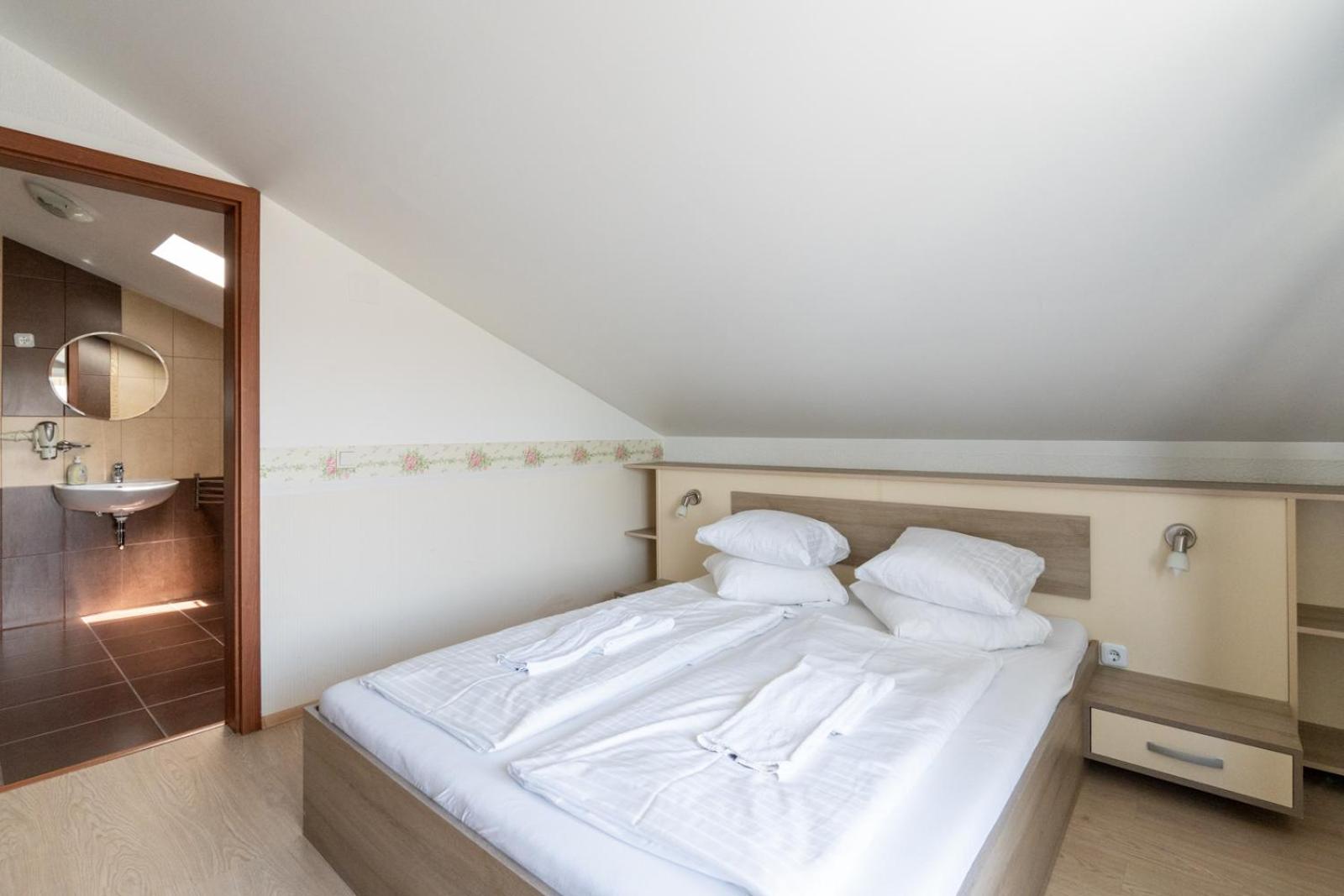 FarawayHomes Aparthotel Near Vienna Airport - Anytime Self Check-In