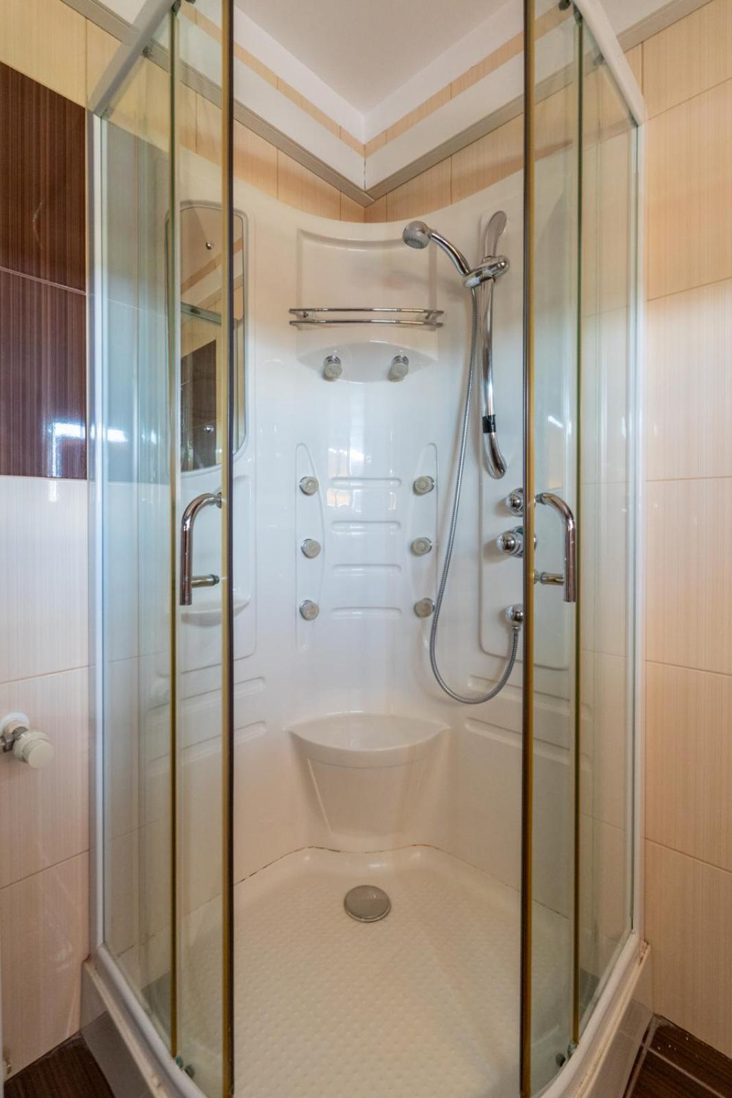FarawayHomes Aparthotel Near Vienna Airport - Anytime Self Check-In