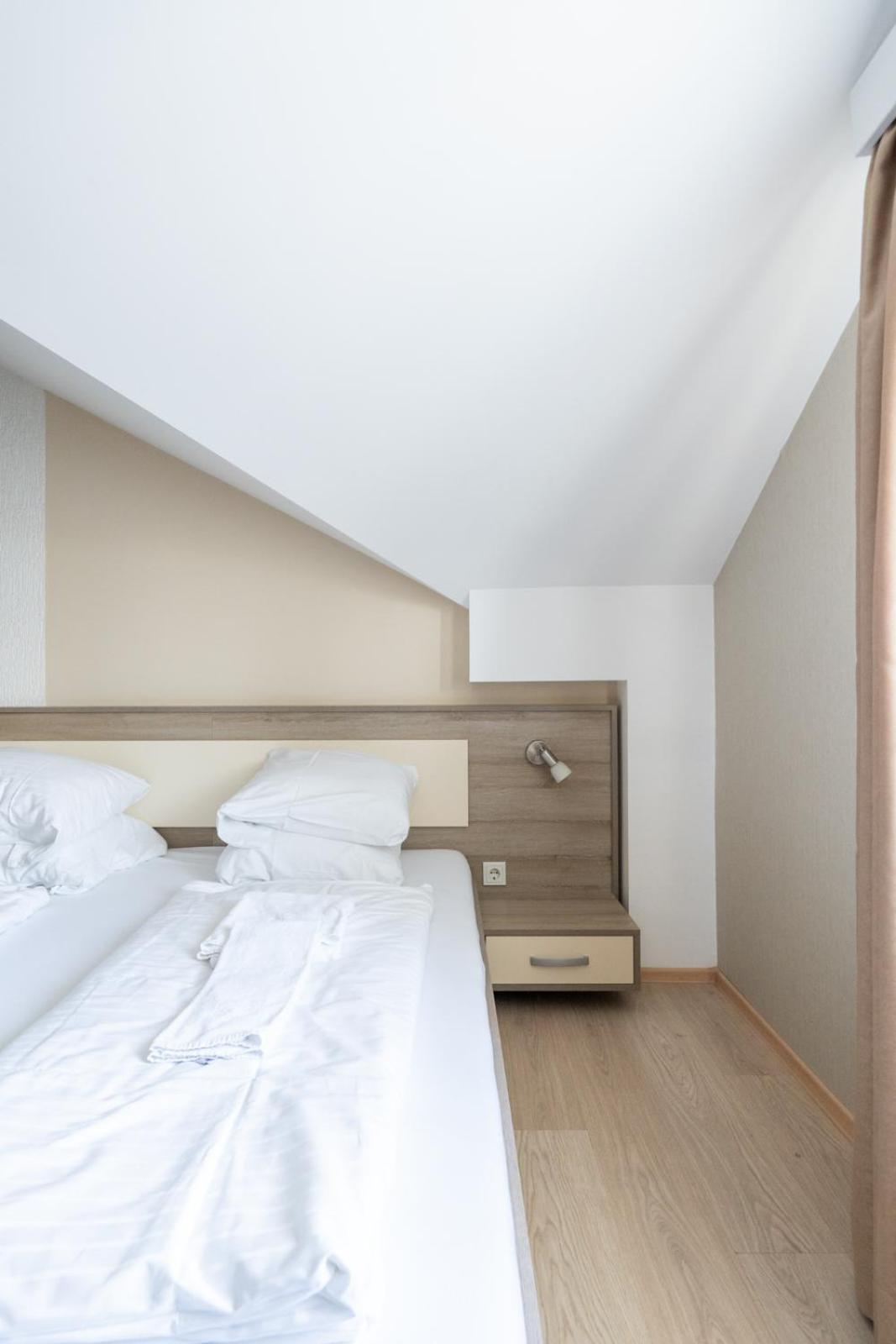 FarawayHomes Aparthotel Near Vienna Airport - Anytime Self Check-In