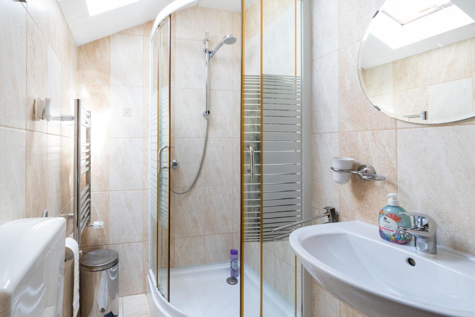 FarawayHomes Aparthotel Near Vienna Airport - Anytime Self Check-In