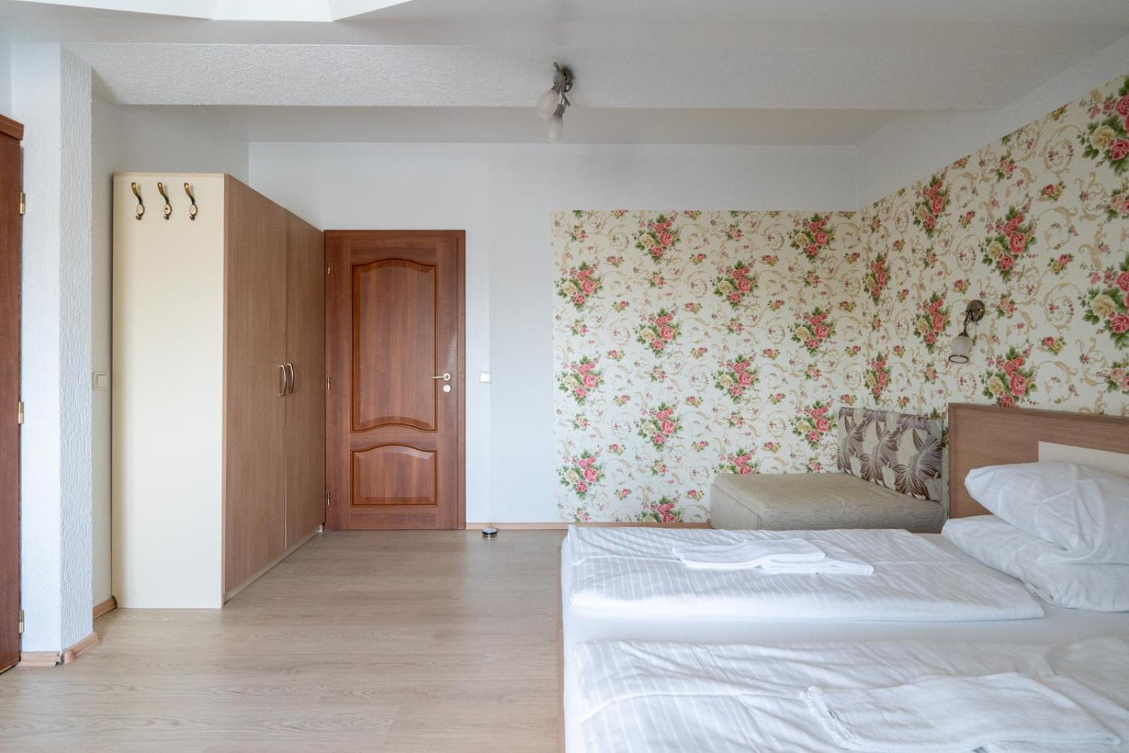 FarawayHomes Aparthotel Near Vienna Airport - Anytime Self Check-In