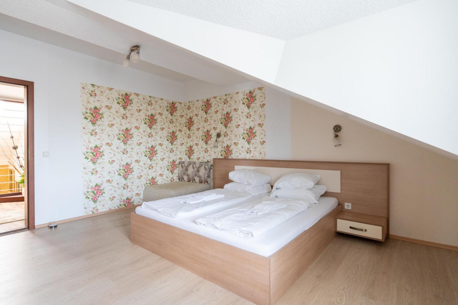 FarawayHomes Aparthotel Near Vienna Airport - Anytime Self Check-In