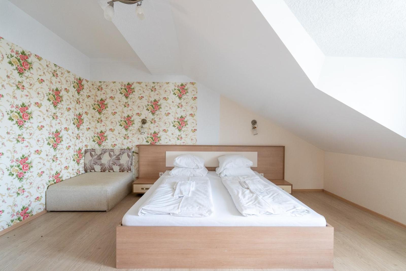 FarawayHomes Aparthotel Near Vienna Airport - Anytime Self Check-In