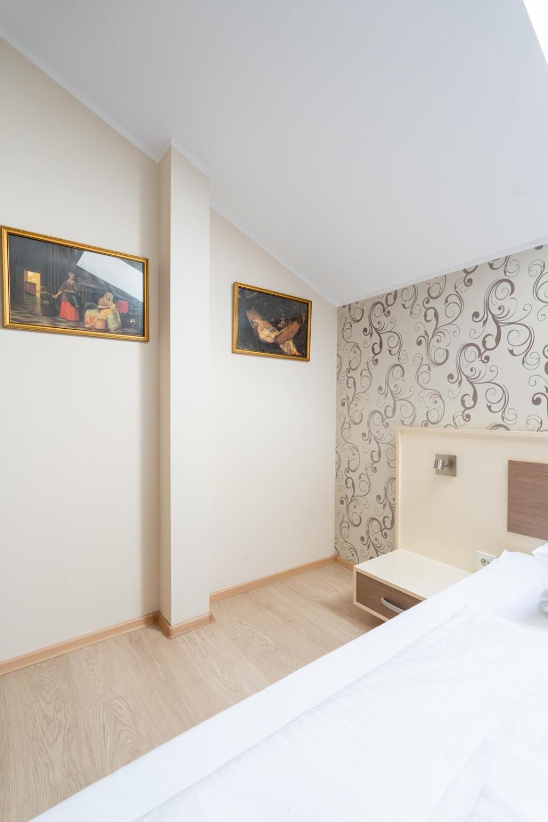 FarawayHomes Aparthotel Near Vienna Airport - Anytime Self Check-In
