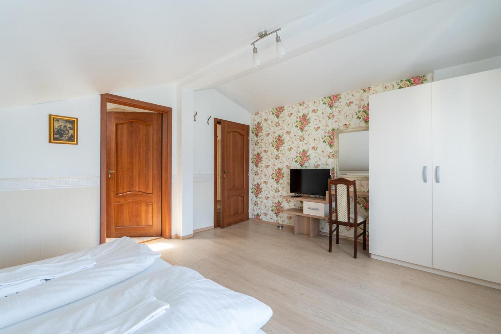 FarawayHomes Aparthotel Near Vienna Airport - Anytime Self Check-In