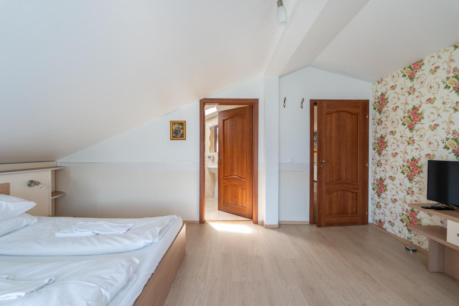 FarawayHomes Aparthotel Near Vienna Airport - Anytime Self Check-In