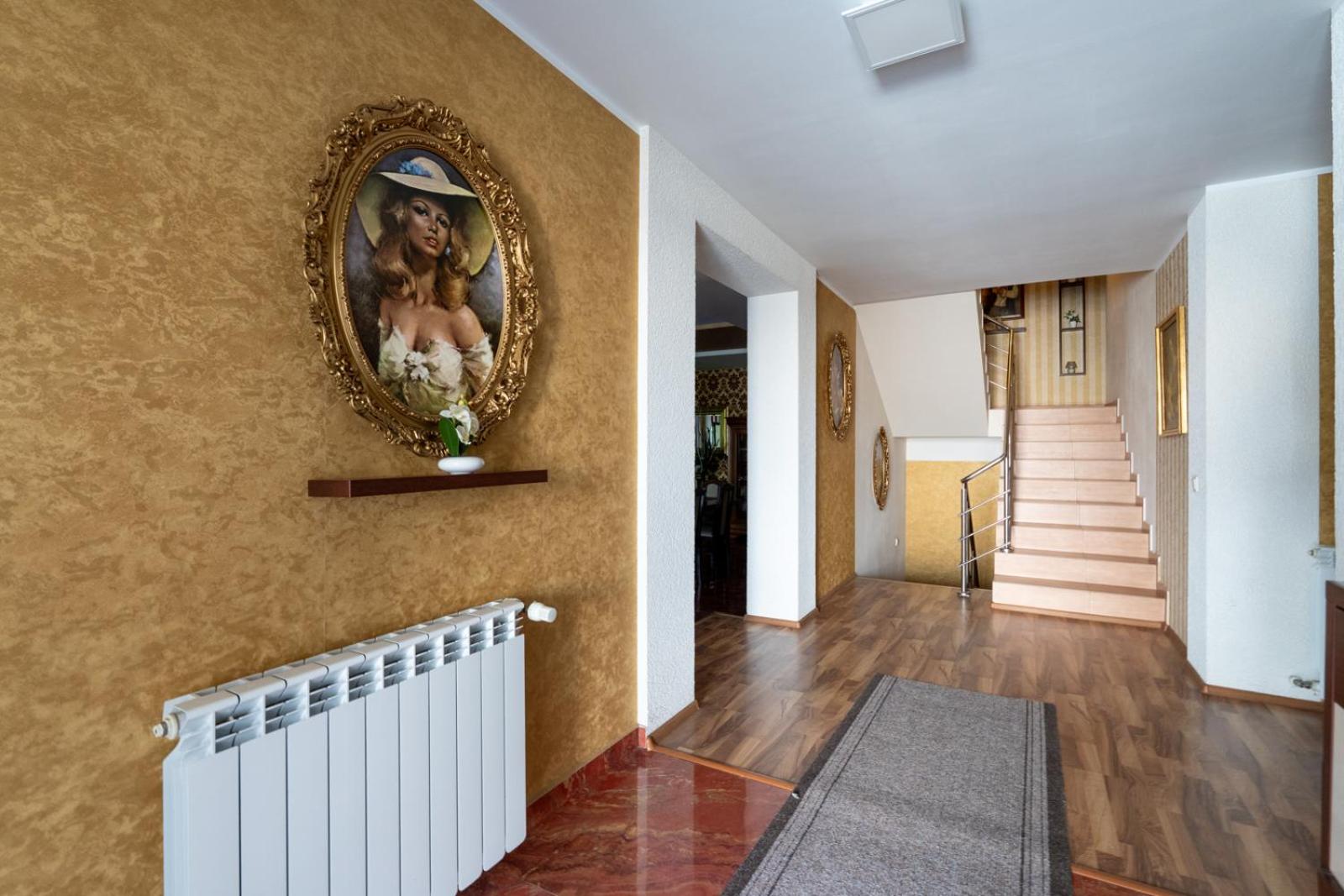 FarawayHomes Aparthotel Near Vienna Airport - Anytime Self Check-In