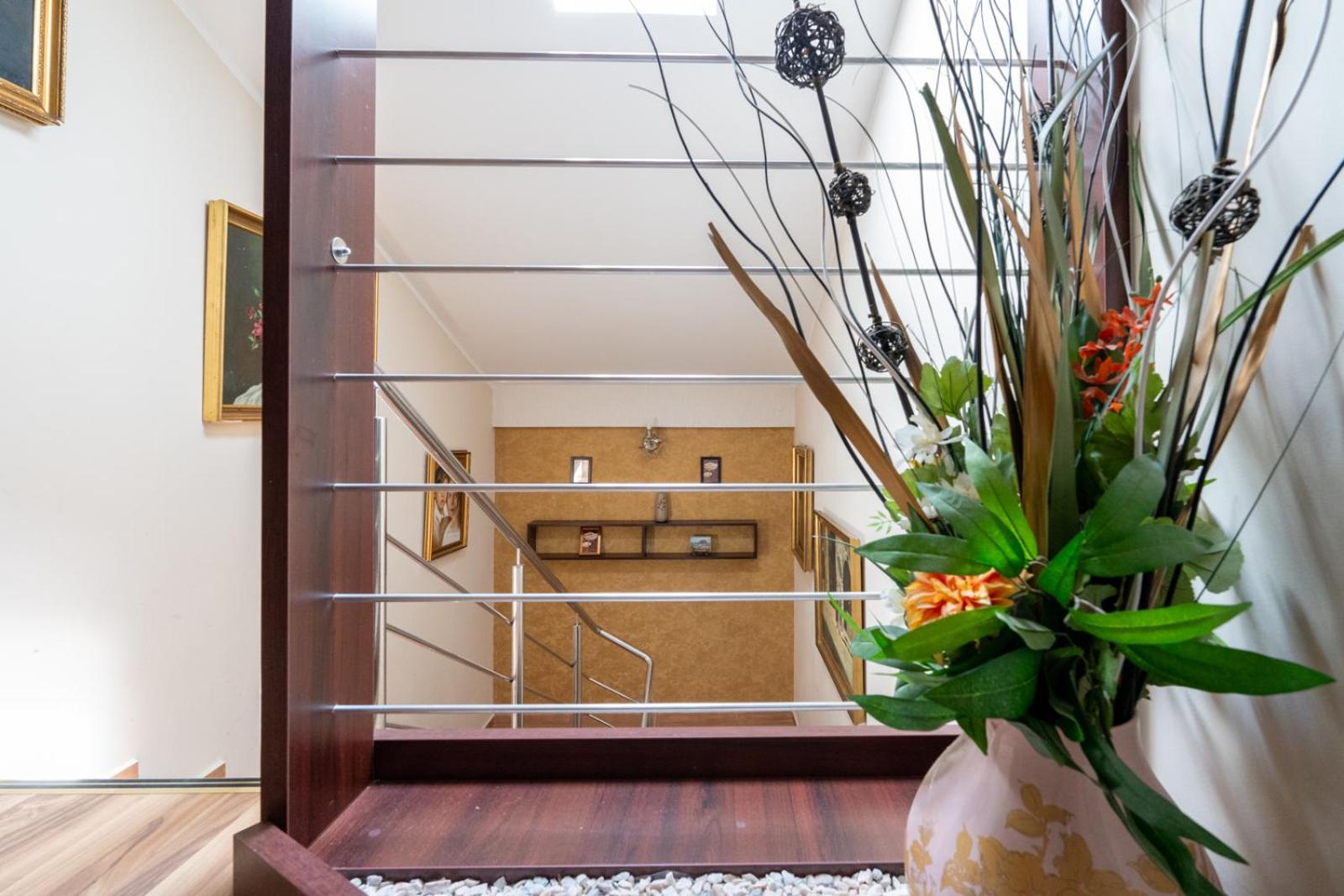 FarawayHomes Aparthotel Near Vienna Airport - Anytime Self Check-In