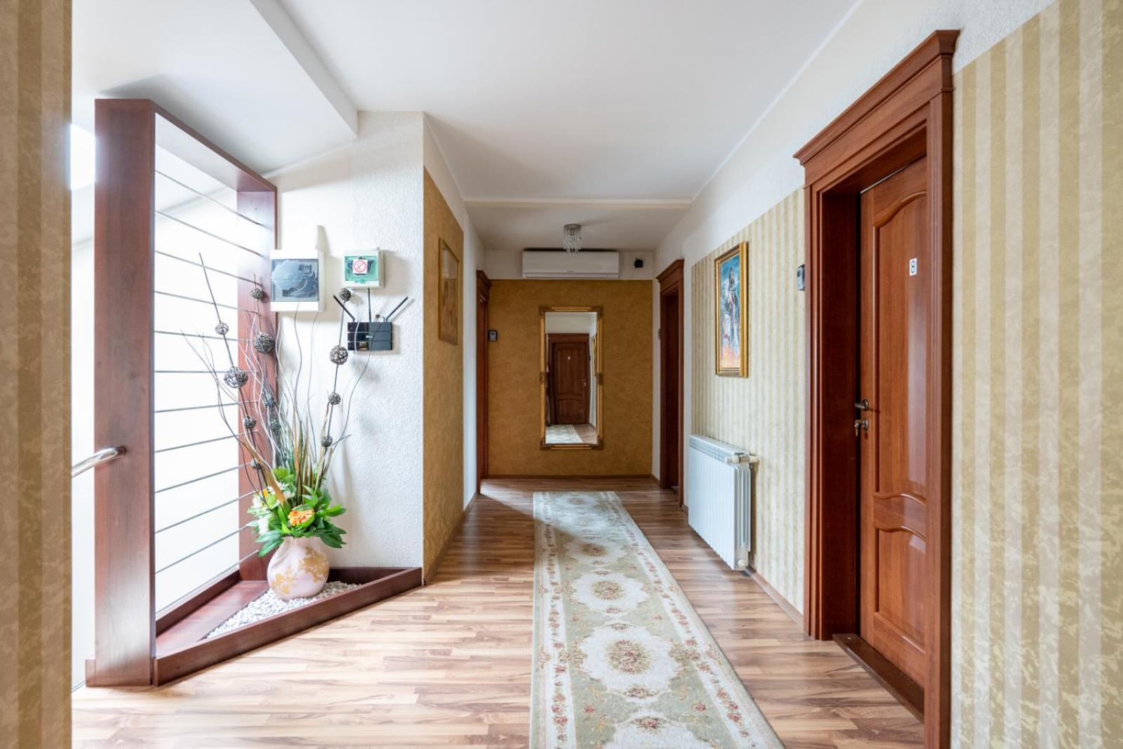 FarawayHomes Aparthotel Near Vienna Airport - Anytime Self Check-In