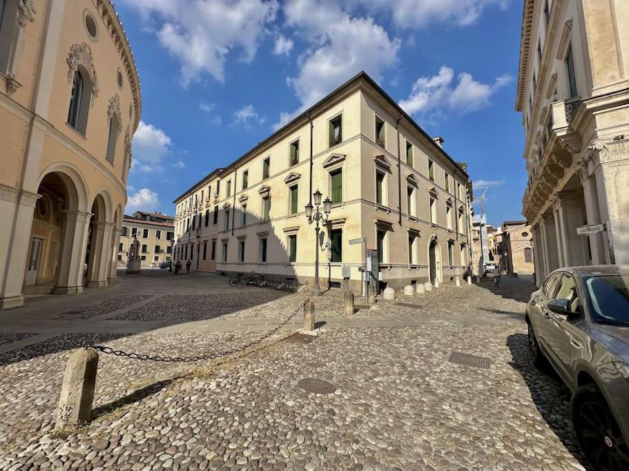 Bilocale Di Lusso Centro Storico zona Verdi view 4