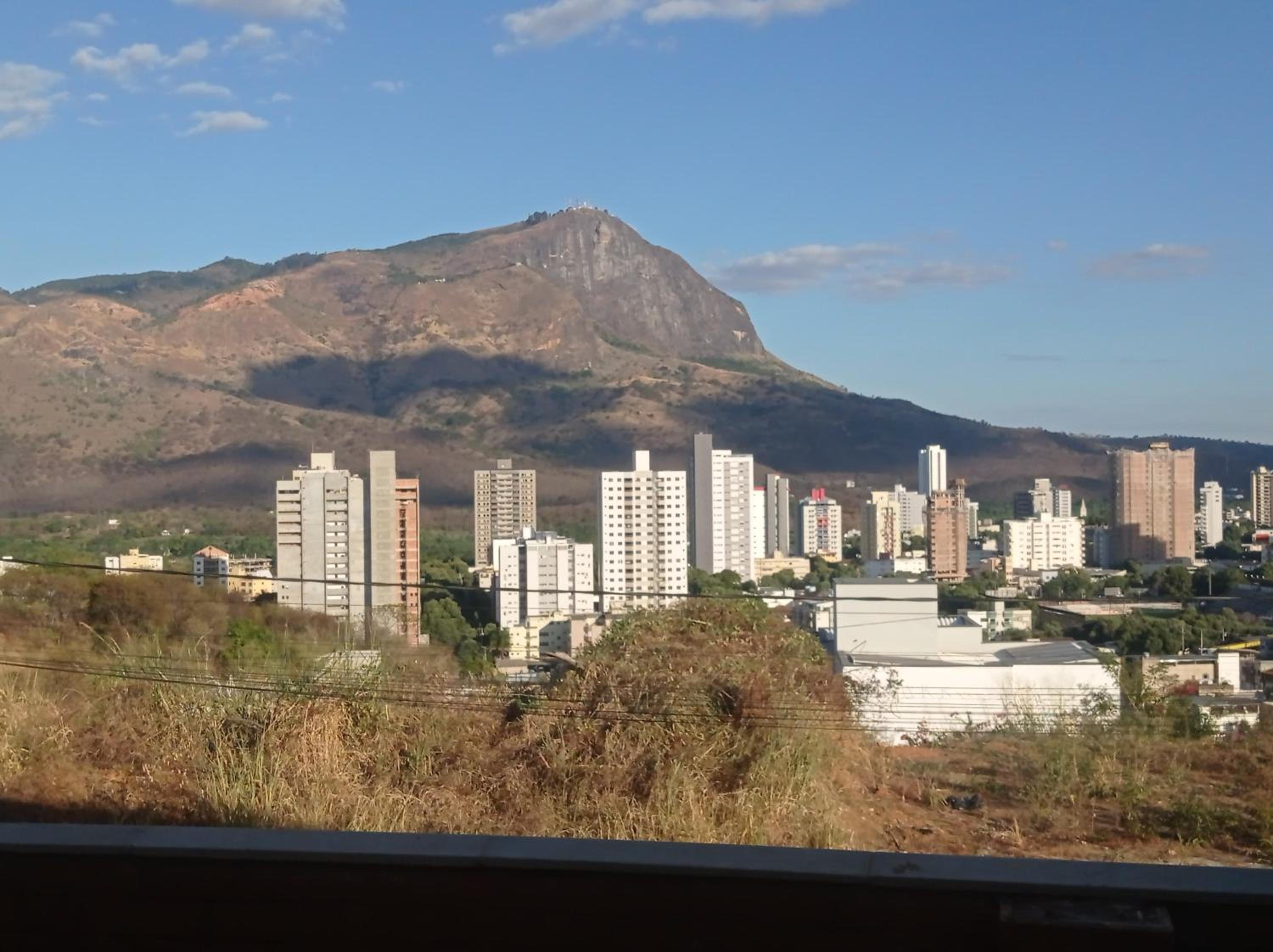 Flat na área central com AR-garagem-wifi-confortável