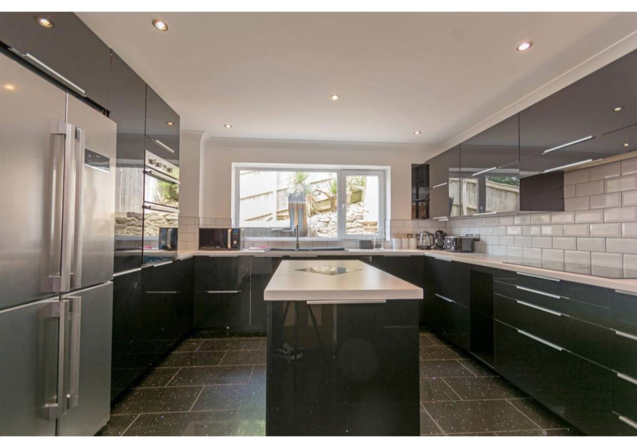 Warwick Views - Family Hot Tub Home Lovely Views with Ample Parking view 2