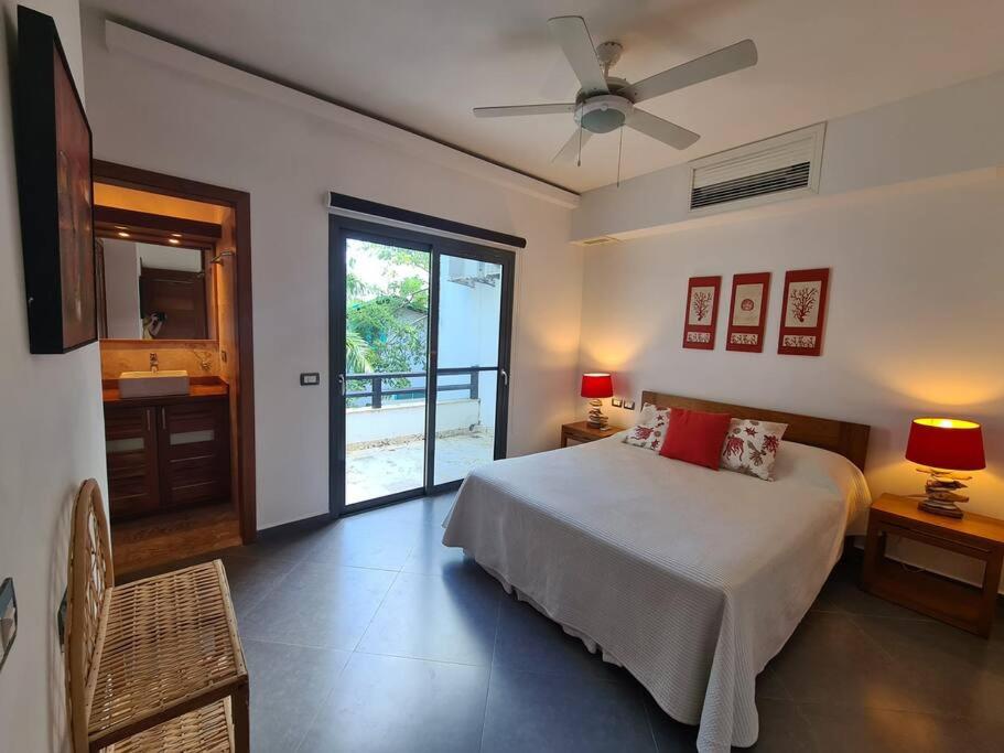 Oceanfront, big and cozy apt in Aligio view 5