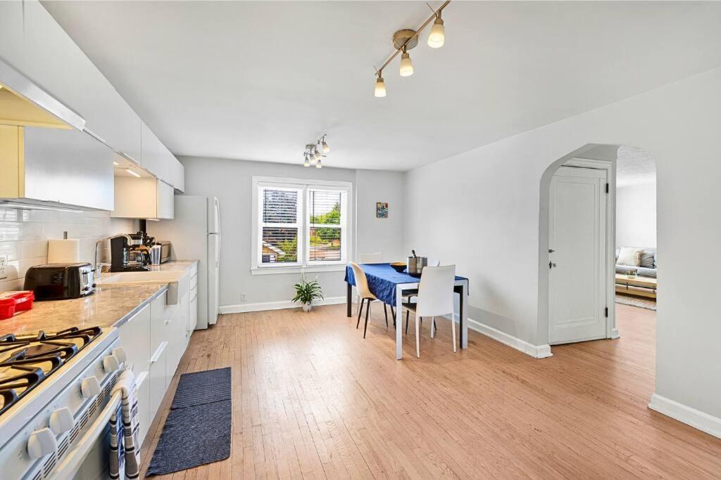 Luxury Downtown Retreat - Prime Spot - Sleeps 6 view 5