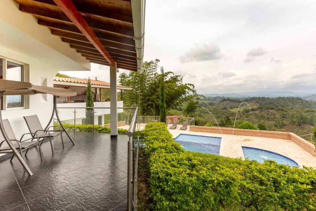 Amazing 5 bdrm Villa with view of Piedra el Peñol