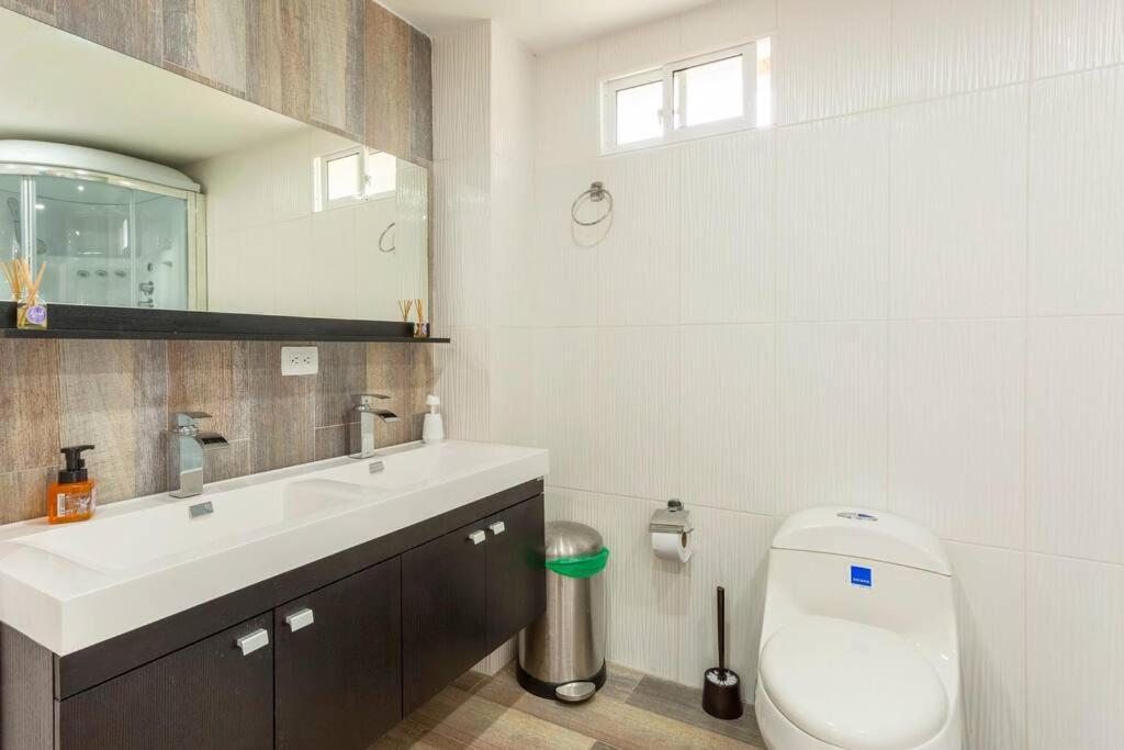 Amazing 5 bdrm Villa with view of Piedra el Peñol