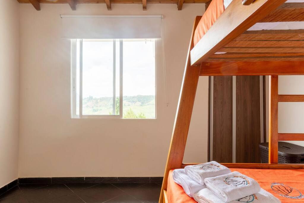 Amazing 5 bdrm Villa with view of Piedra el Peñol