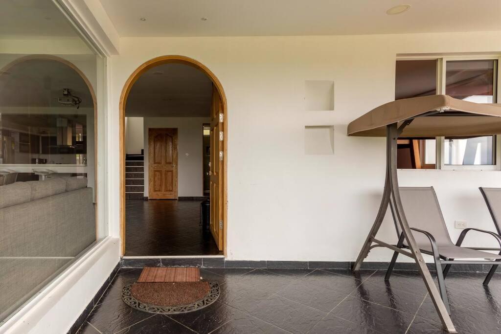 Amazing 5 bdrm Villa with view of Piedra el Peñol