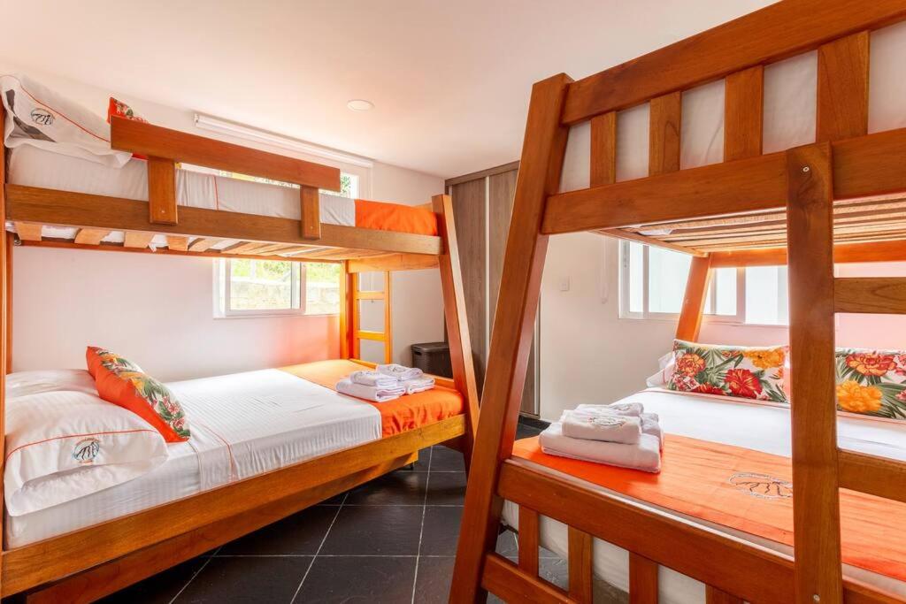 Amazing 5 bdrm Villa with view of Piedra el Peñol