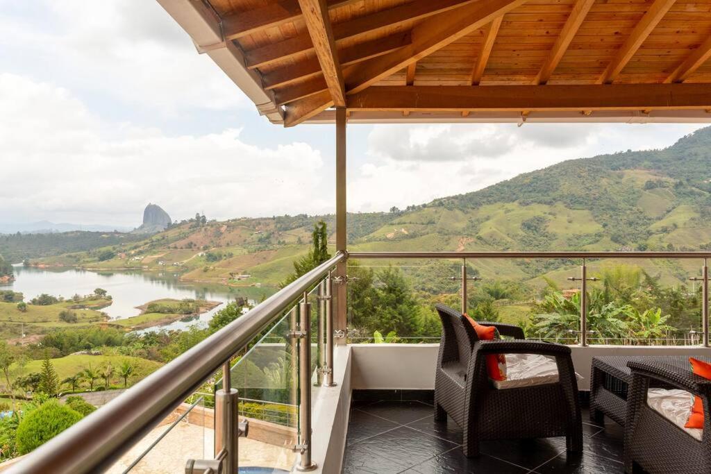 Amazing 5 bdrm Villa with view of Piedra el Peñol
