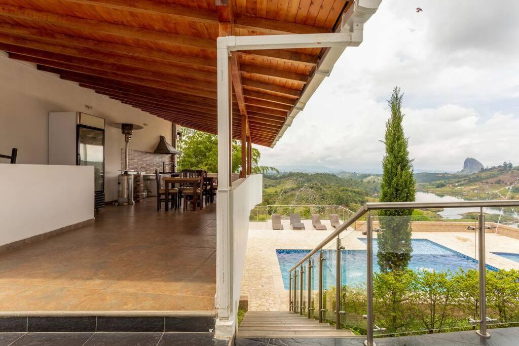 Amazing 5 bdrm Villa with view of Piedra el Peñol