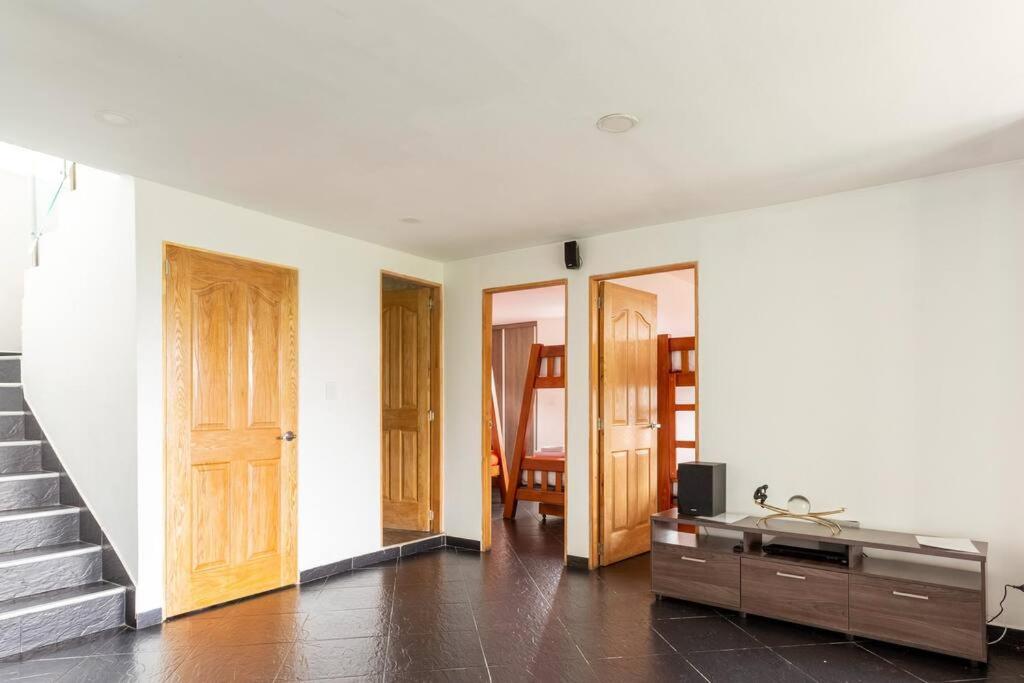 Amazing 5 bdrm Villa with view of Piedra el Peñol