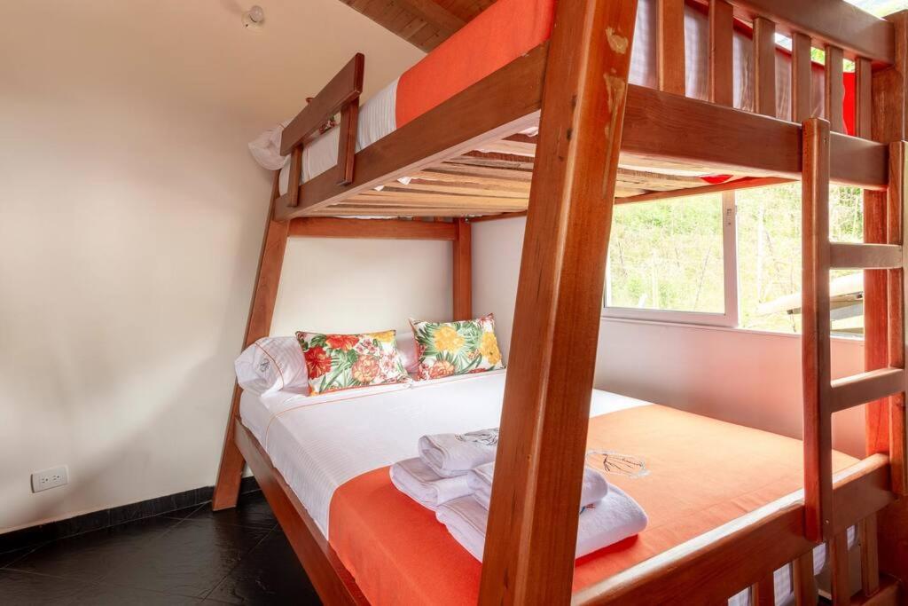 Amazing 5 bdrm Villa with view of Piedra el Peñol