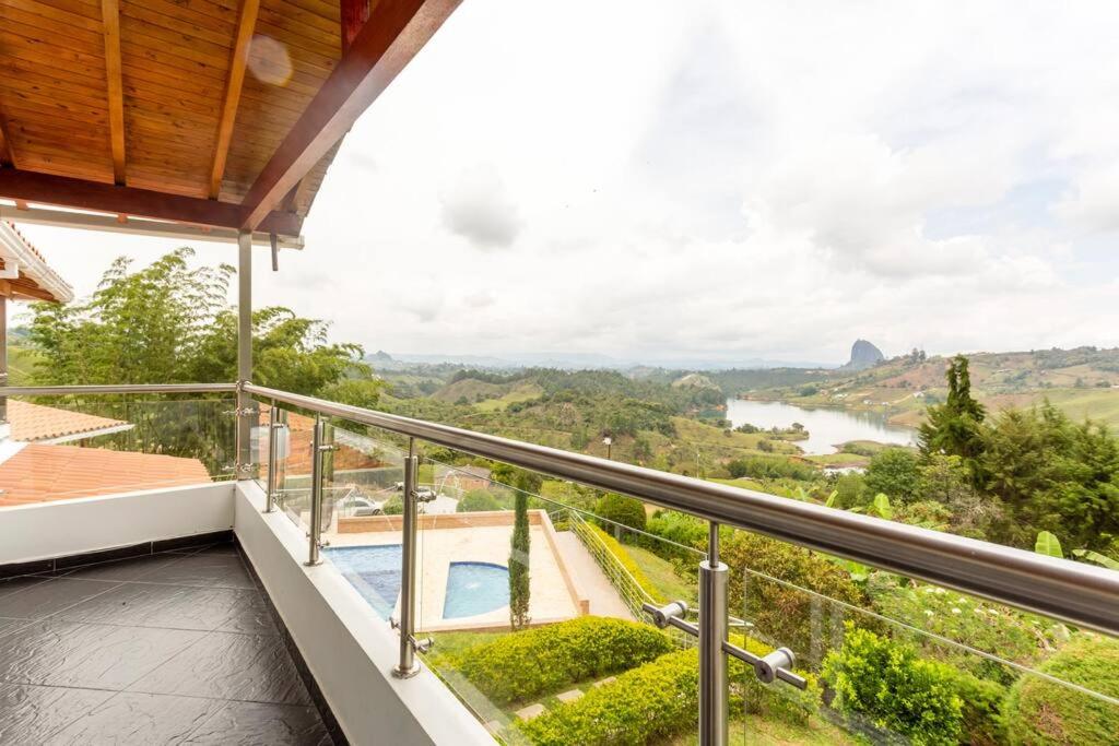 Amazing 5 bdrm Villa with view of Piedra el Peñol