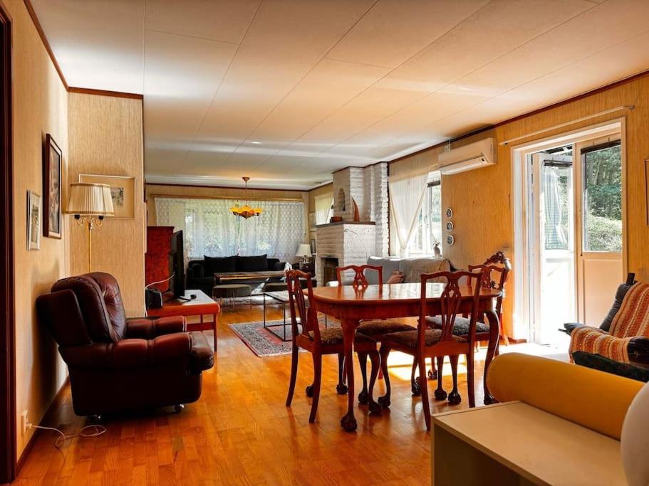 Big House for Workers & Familys Near Volvo view 4